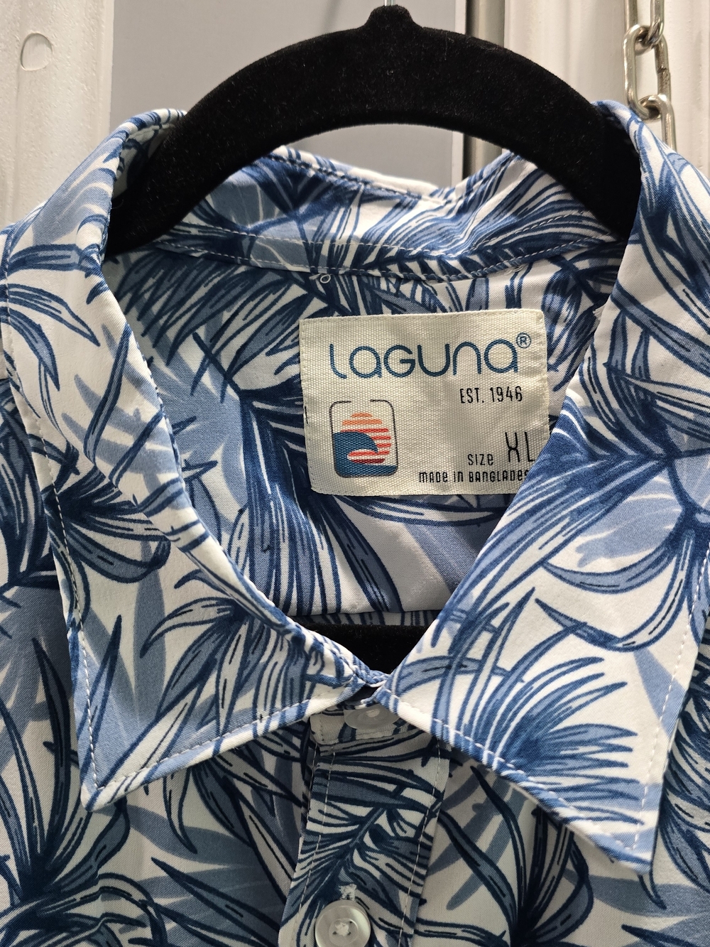Laguna B Blue & White Palm-Print Button-Down Shirt
